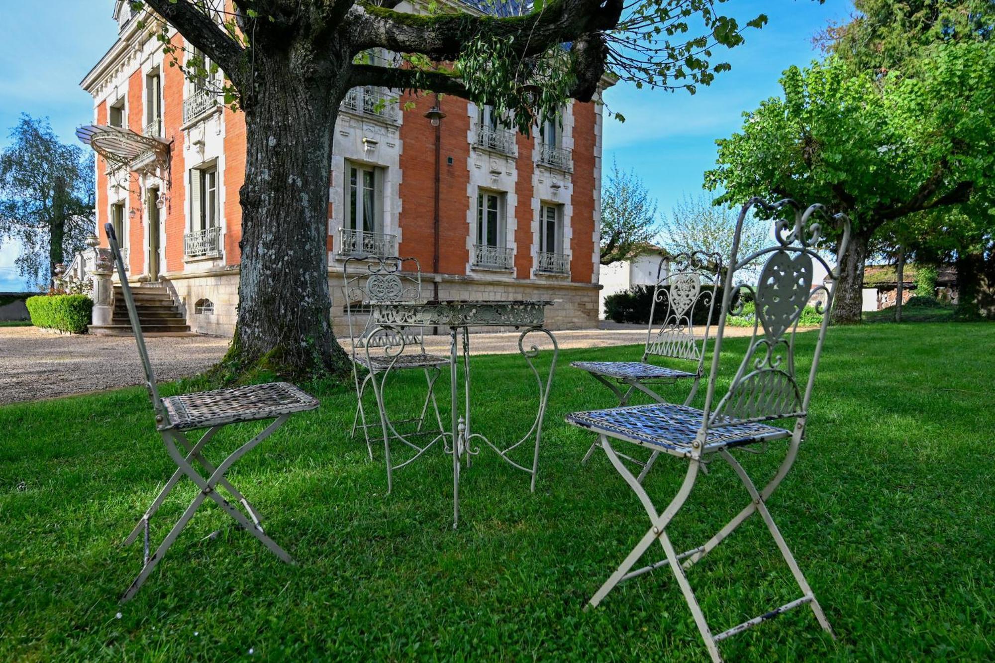 Chateau De La Chaix Hotel Saint-Christophe-en-Brionnais Exterior photo